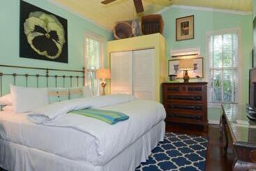 Pineapple Point Guesthouse & Resort   Gay Men S Resort