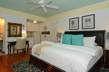 Pineapple Point Guesthouse & Resort   Gay Men S Resort