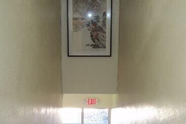 Traveler S Bed & Breakfast Hostel