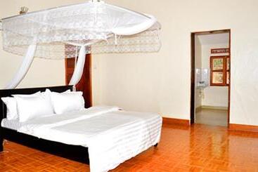 هاستل Albert Grand Palace   Masindi