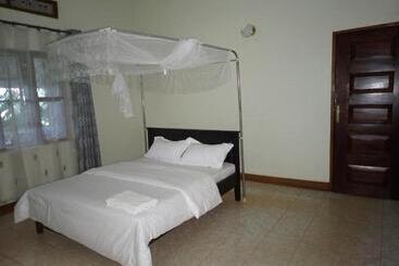 هاستل Albert Grand Palace   Masindi