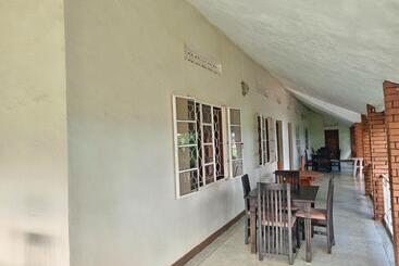 هاستل Albert Grand Palace   Masindi