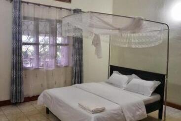هاستل Albert Grand Palace   Masindi