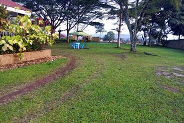 هاستل Albert Grand Palace   Masindi