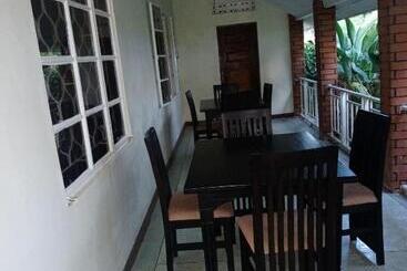 هاستل Albert Grand Palace   Masindi
