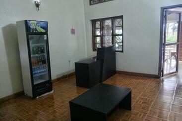 هاستل Albert Grand Palace   Masindi