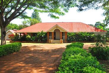 هاستل Albert Grand Palace   Masindi