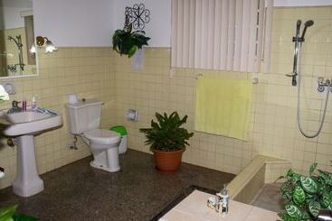 تختخواب و صبحانه Hostal Doña Amalia Cuba