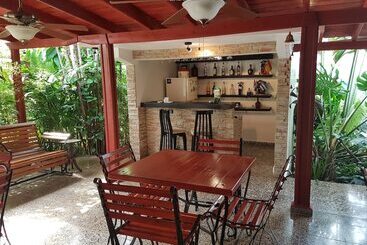 تختخواب و صبحانه Hostal Doña Amalia Cuba