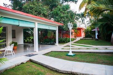 تختخواب و صبحانه Hostal Doña Amalia Cuba