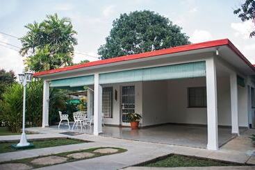 تختخواب و صبحانه Hostal Doña Amalia Cuba