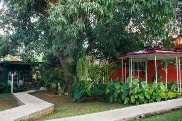 تختخواب و صبحانه Hostal Doña Amalia Cuba