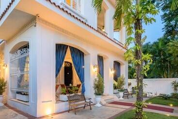 هتل El Candil Boutique