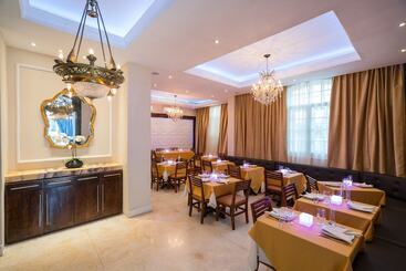 هتل El Candil Boutique