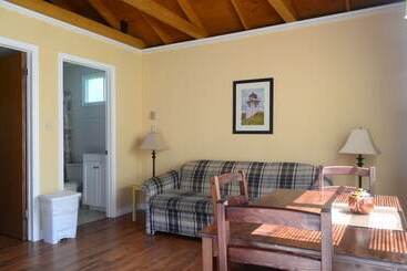 Jake & Jos Cottages