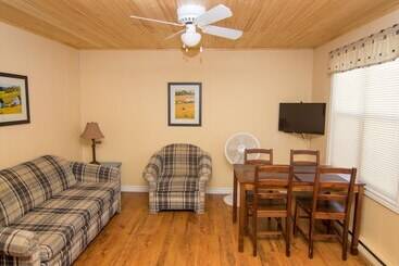 Jake & Jos Cottages