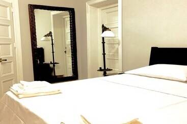 پانسیون Aht Colonial Hostel
