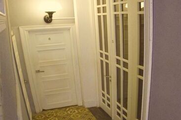 پانسیون Aht Colonial Hostel