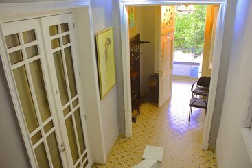 پانسیون Aht Colonial Hostel