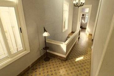 پانسیون Aht Colonial Hostel