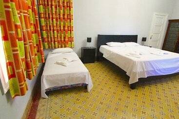 پانسیون Aht Colonial Hostel