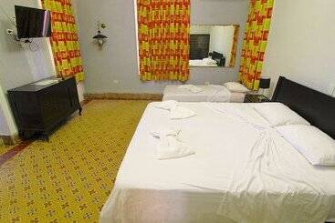 پانسیون Aht Colonial Hostel