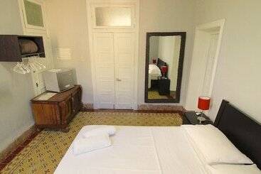 پانسیون Aht Colonial Hostel