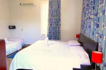 پانسیون Aht Colonial Hostel