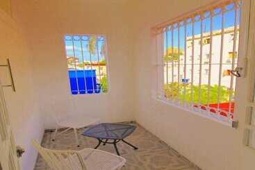 پانسیون Aht Colonial Hostel