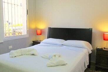 پانسیون Aht Colonial Hostel