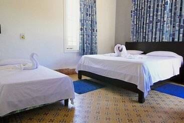 پانسیون Aht Colonial Hostel
