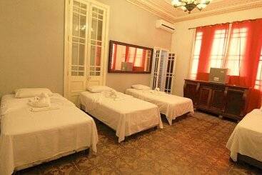 پانسیون Aht Colonial Hostel