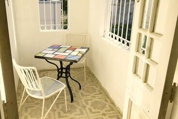 پانسیون Aht Colonial Hostel