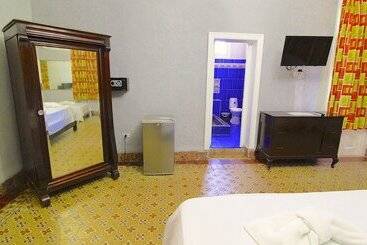 پانسیون Aht Colonial Hostel