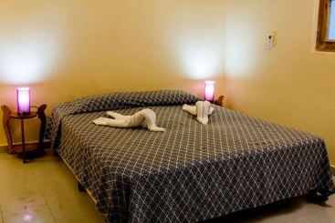پانسیون Hostal Corona
