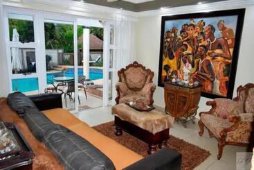پانسیون The Rhino Room At Frederick S Place