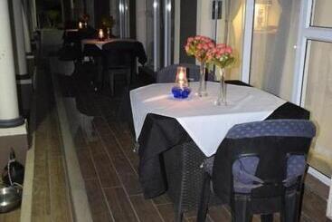 پانسیون The Rhino Room At Frederick S Place