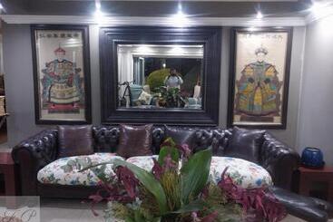 پانسیون The Rhino Room At Frederick S Place