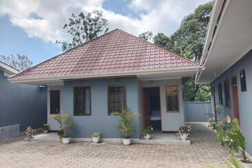تختخواب و صبحانه Meuly Family Lodge