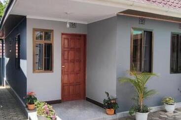 تختخواب و صبحانه Meuly Family Lodge