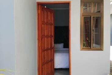تختخواب و صبحانه Meuly Family Lodge