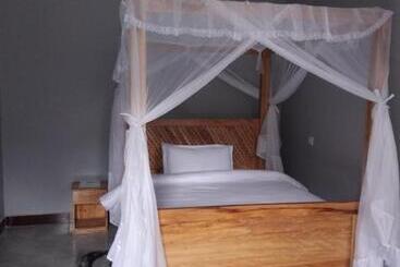 تختخواب و صبحانه Meuly Family Lodge