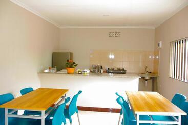 تختخواب و صبحانه Meuly Family Lodge