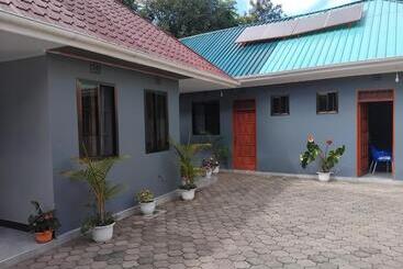 تختخواب و صبحانه Meuly Family Lodge