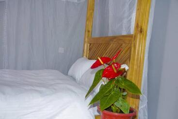 تختخواب و صبحانه Meuly Family Lodge