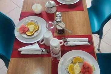 تختخواب و صبحانه Meuly Family Lodge