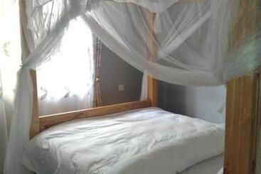 تختخواب و صبحانه Meuly Family Lodge