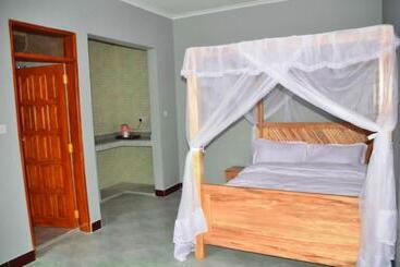 تختخواب و صبحانه Meuly Family Lodge