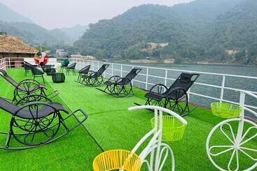 تختخواب و صبحانه Sánh Thuấn Homestay