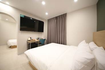 Calm Rest Hotel Masan
